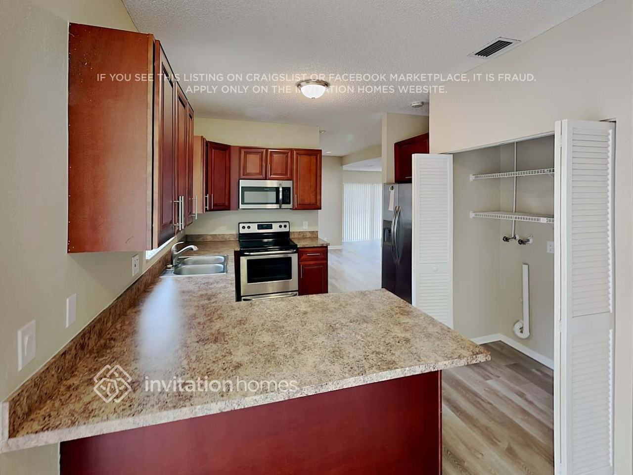 8041 Buttonwood Cir - Photo 4 of 18