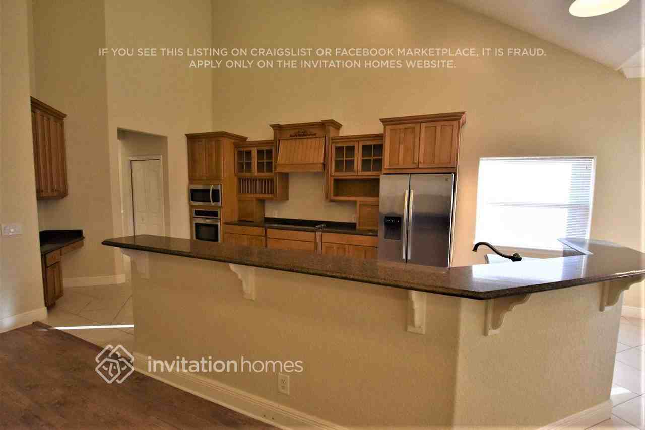 5248 Chiswick Cir - Photo 3 of 15