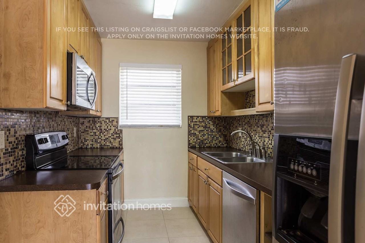 10900 Sw 42nd St - Photo 6 of 22
