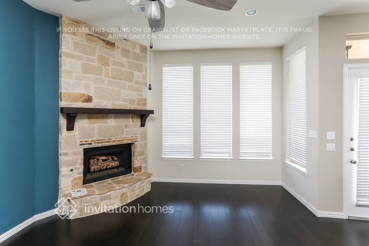 1014 Finsbury Ln - Photo 2 of 15