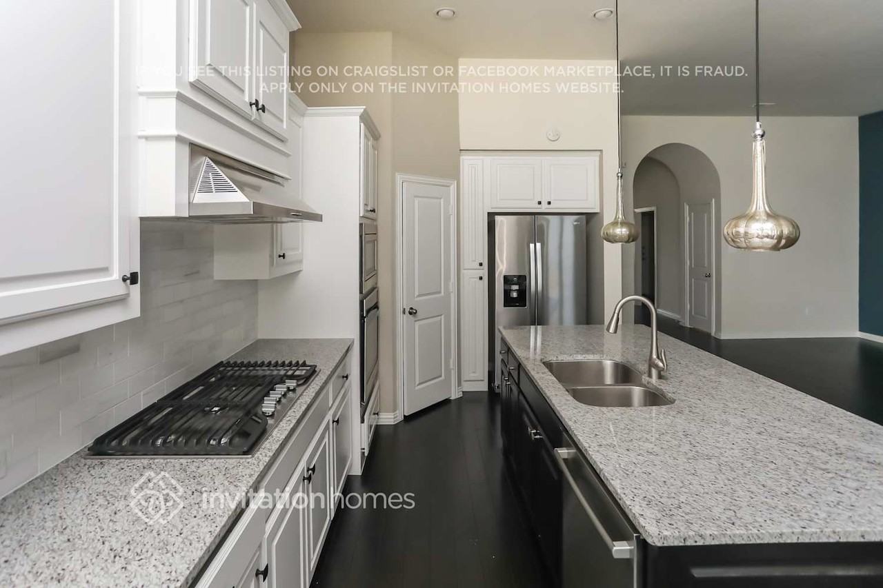 1014 Finsbury Ln - Photo 5 of 15