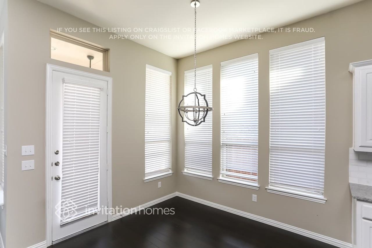 1014 Finsbury Ln - Photo 6 of 15