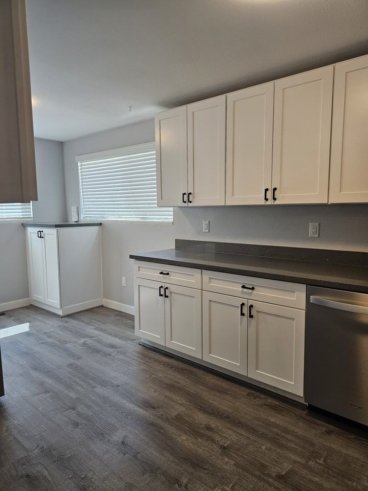 813 N Riverside Dr #A - Photo 2 of 17