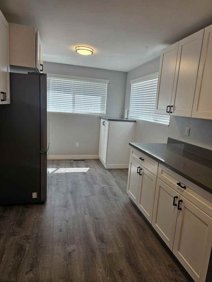 813 N Riverside Dr #A - Photo 3 of 17