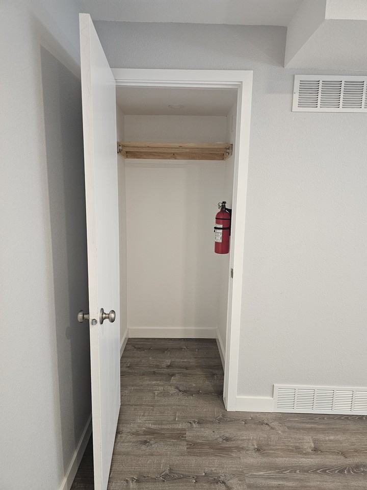 813 N Riverside Dr #A - Photo 7 of 17
