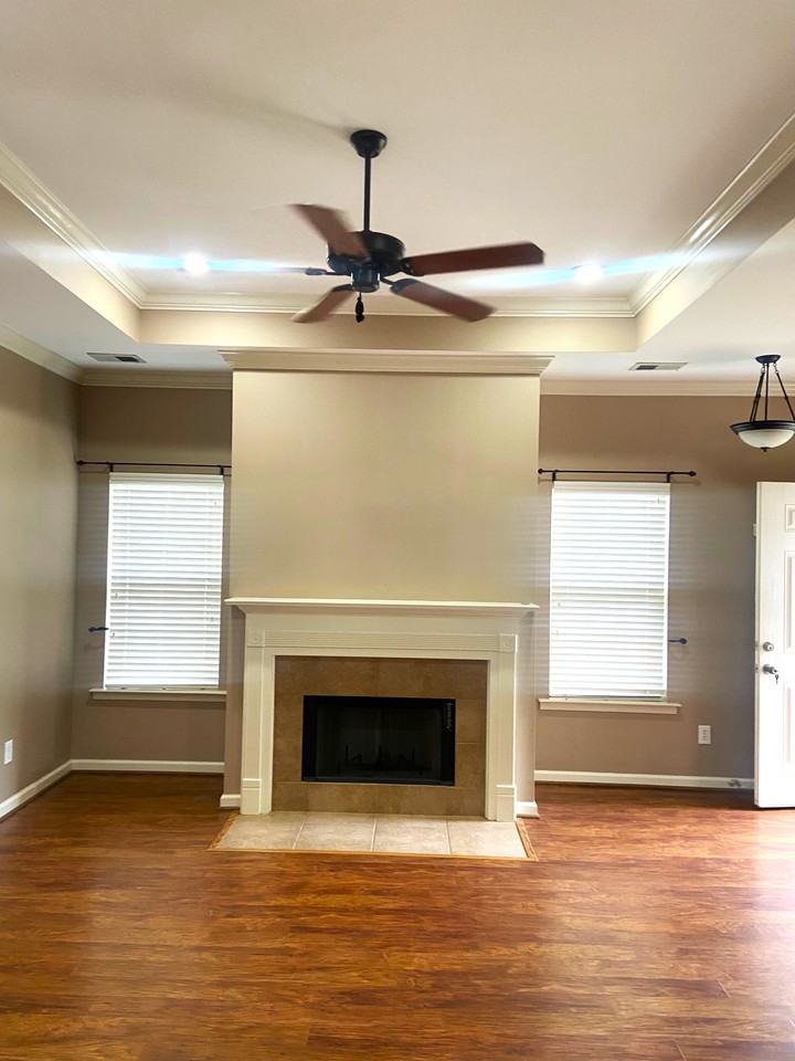 422 Holland Lakes Drive North - Photo 2 of 17