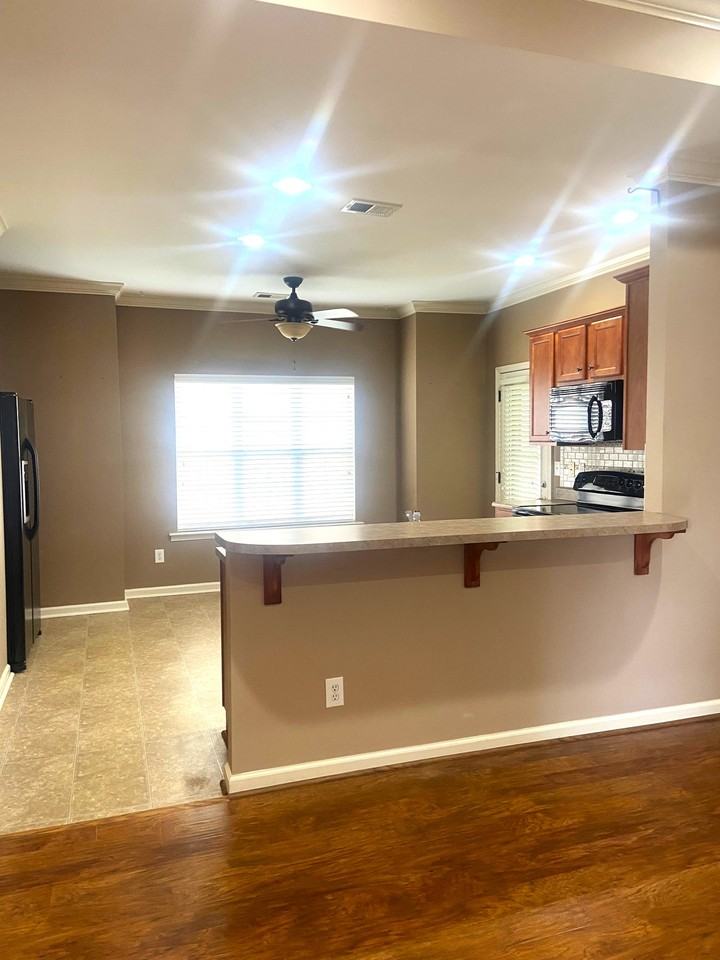 422 Holland Lakes Drive North - Photo 3 of 17