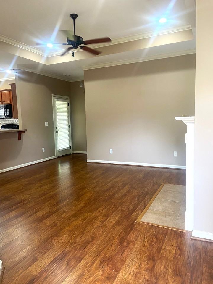 422 Holland Lakes Drive North - Photo 4 of 17