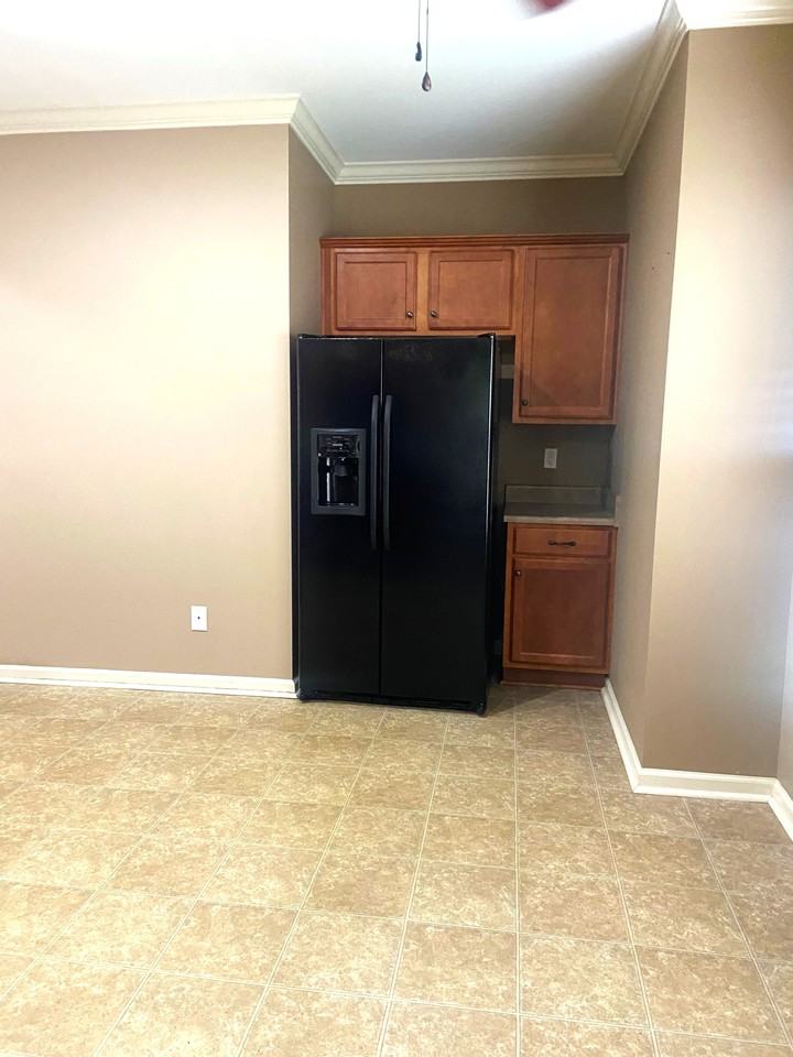 422 Holland Lakes Drive North - Photo 7 of 17