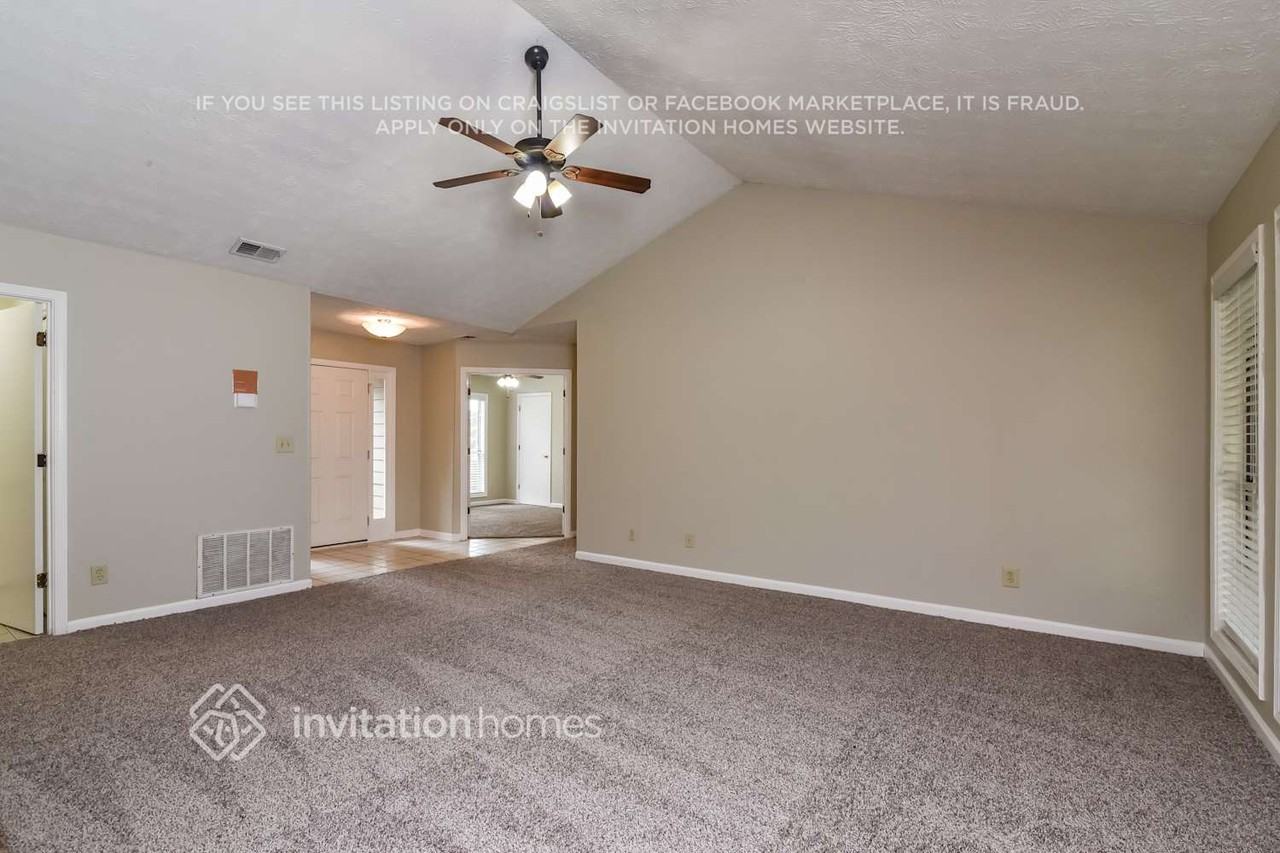 2271 Bankston Cir - Photo 4 of 21