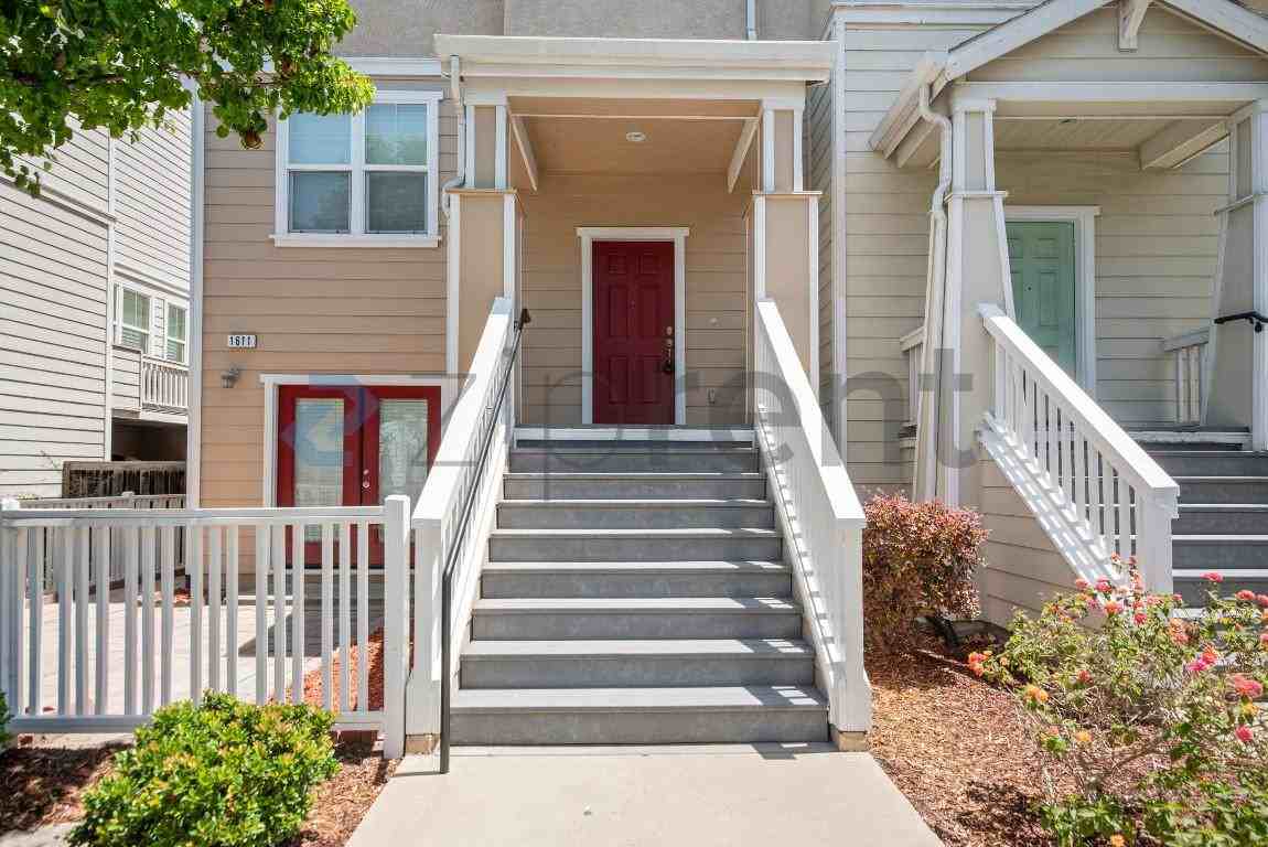 1611 Summer Ln - Photo 2 of 36