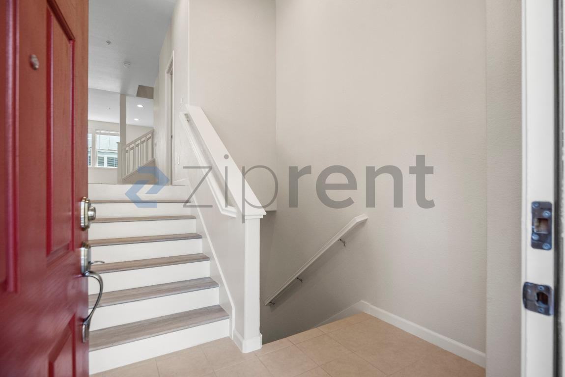 1611 Summer Ln - Photo 5 of 36