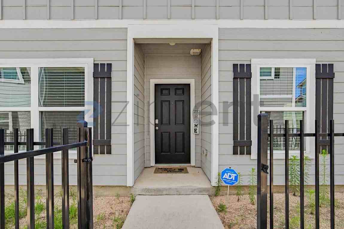 10843 Emerick St - Photo 5 of 32