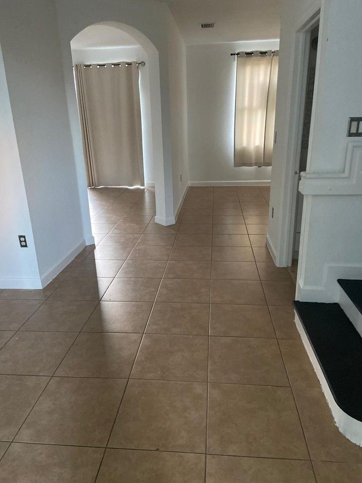 230 Se 29th Ave #1 - Photo 3 of 12