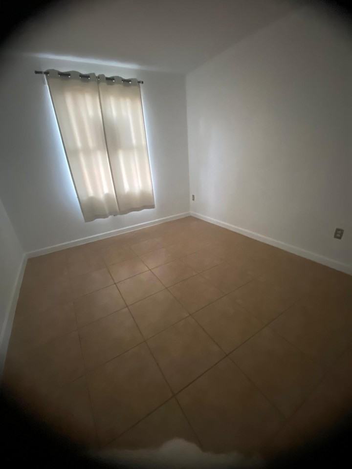 230 Se 29th Ave #1 - Photo 4 of 12