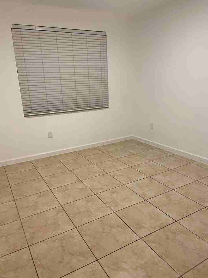 230 Se 29th Ave #1 - Photo 7 of 12