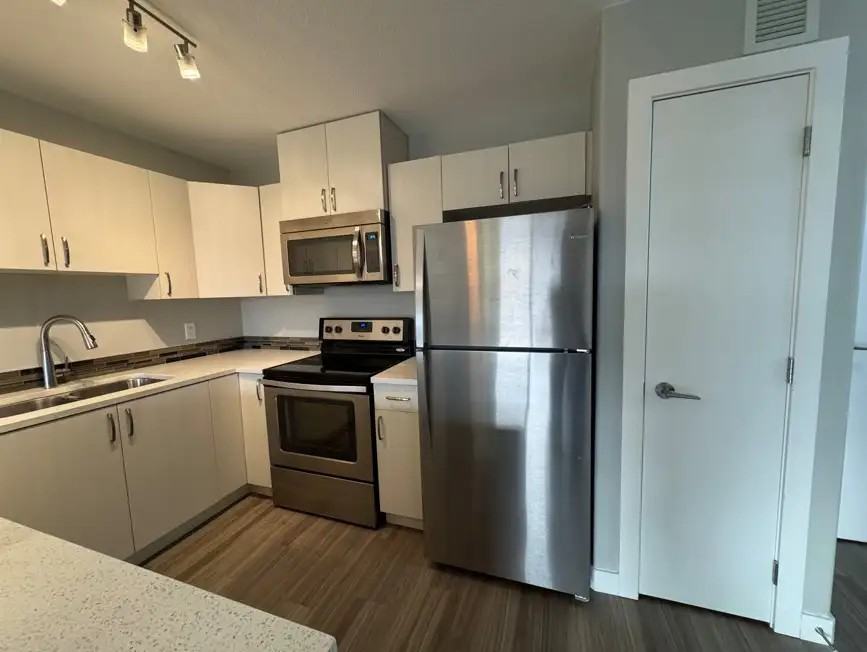 2801 43 Ave - Photo 6 of 35