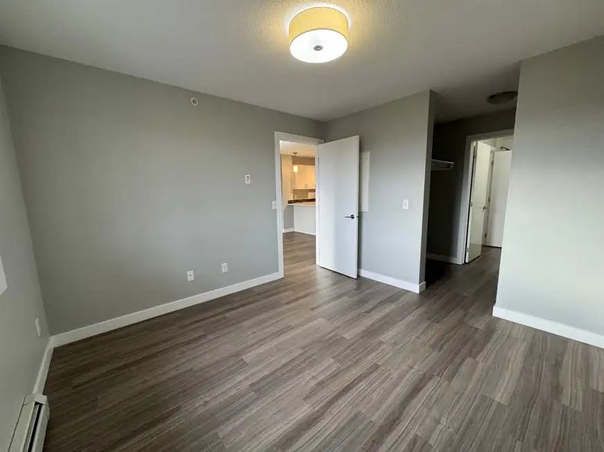2801 43 Ave - Photo 7 of 35