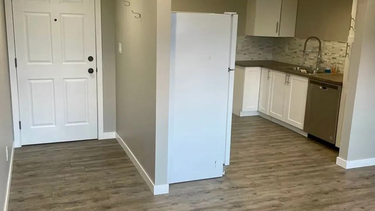 5119 55 Ave - Photo 2 of 12