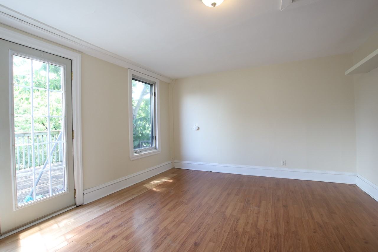 3-554 McLeod Street - Photo 3 of 10