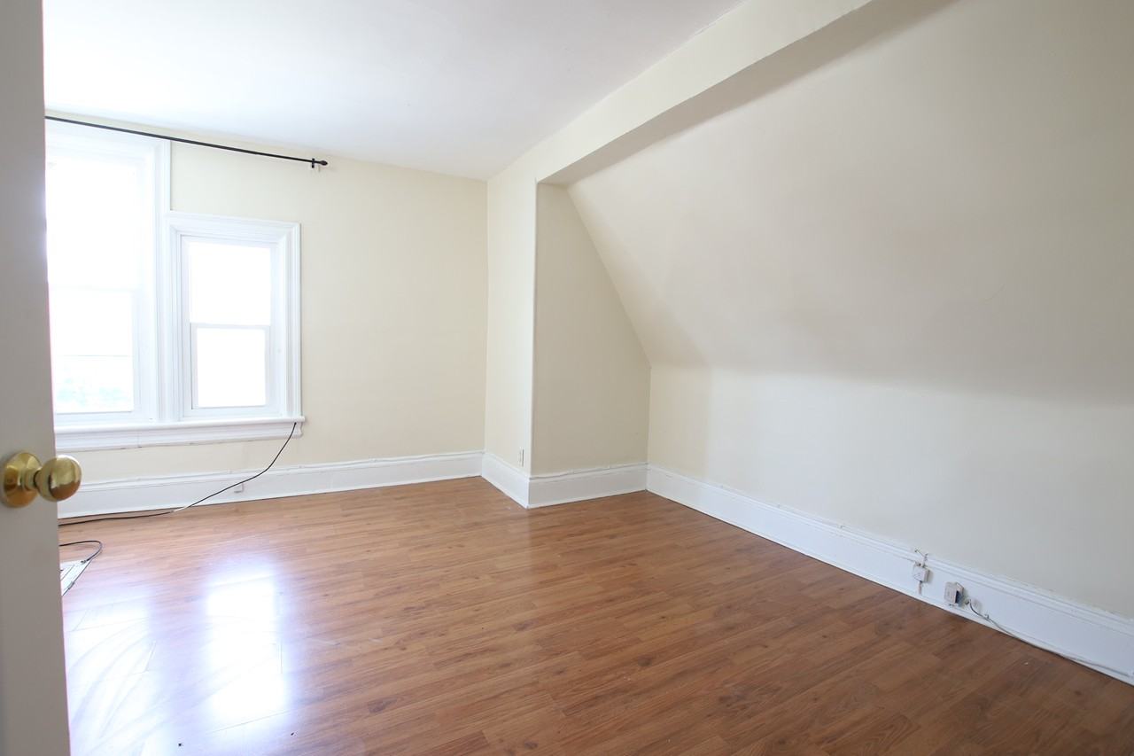 3-554 McLeod Street - Photo 7 of 10