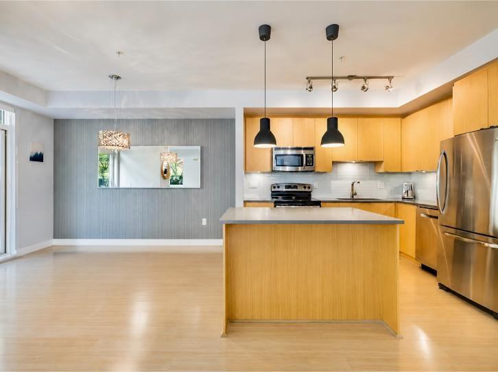 735 Condo - Photo 3 of 9