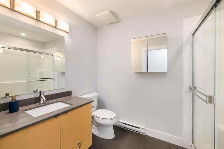 735 Condo - Photo 7 of 9