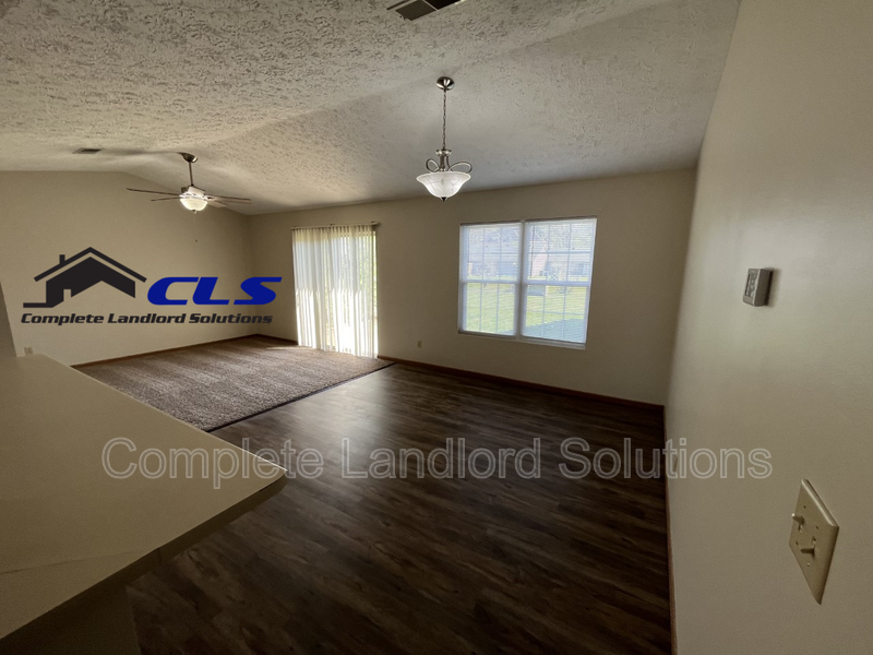 563 Farrington St - Photo 3 of 11