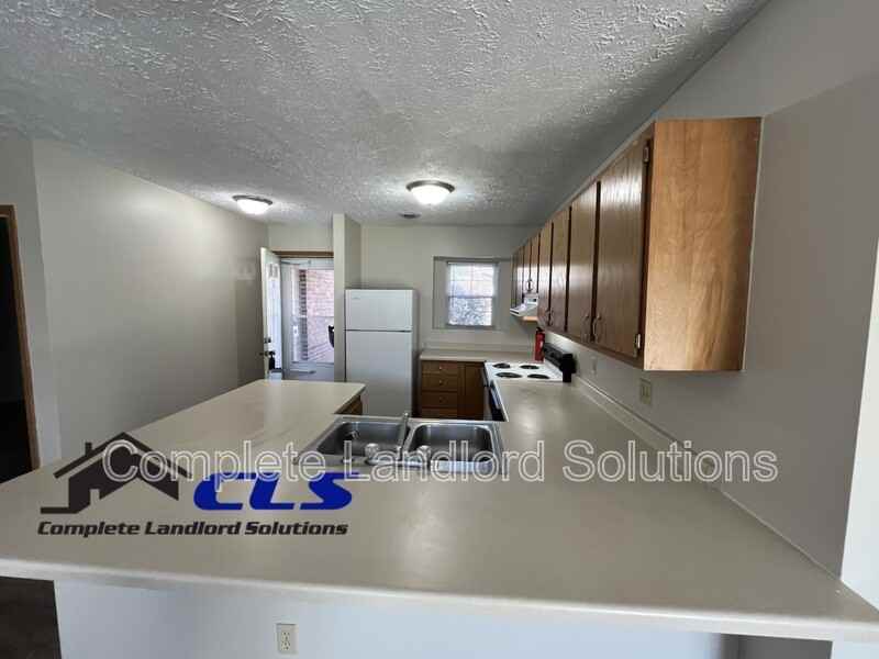 563 Farrington St - Photo 5 of 11