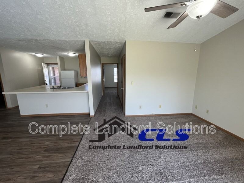 563 Farrington St - Photo 6 of 11