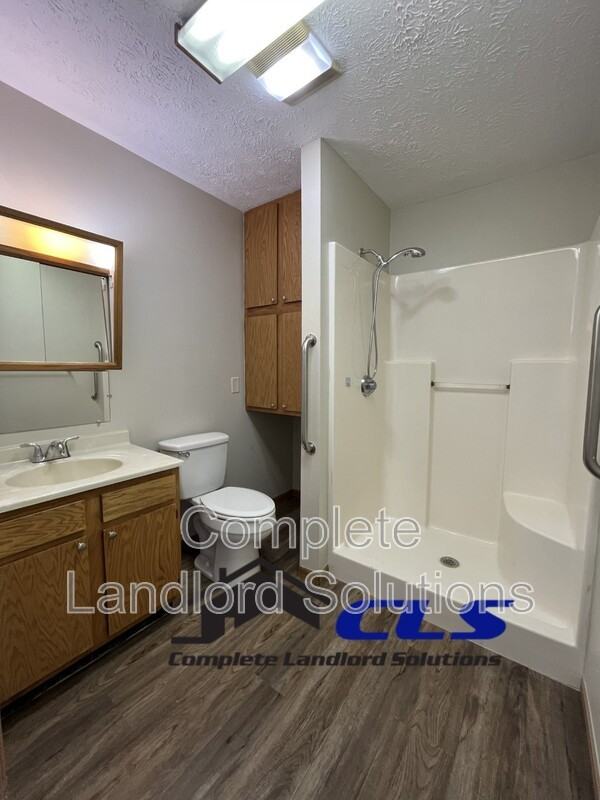 563 Farrington St - Photo 7 of 11