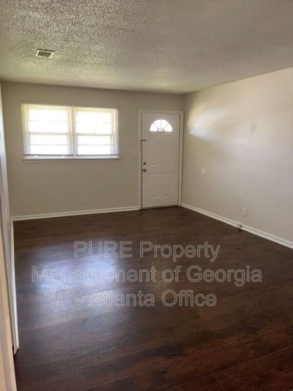 314 Sterling St - Photo 3 of 23