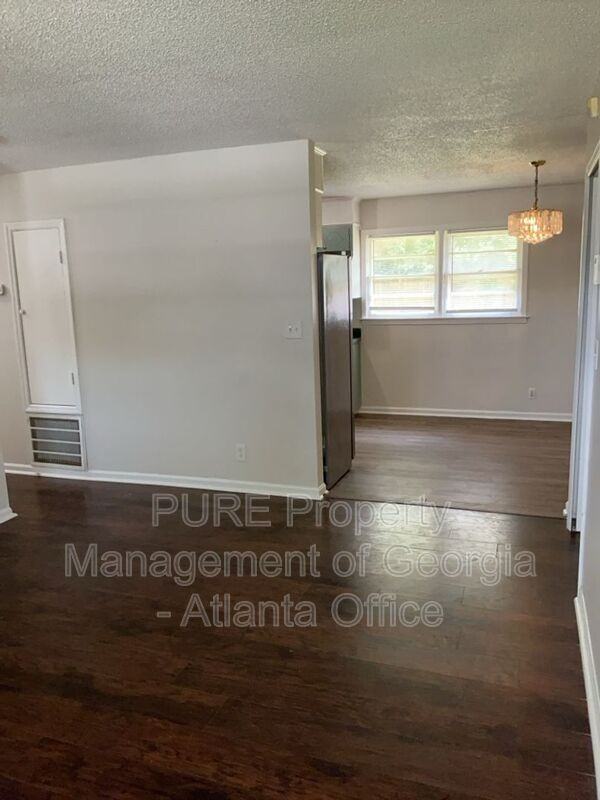 314 Sterling St - Photo 4 of 23