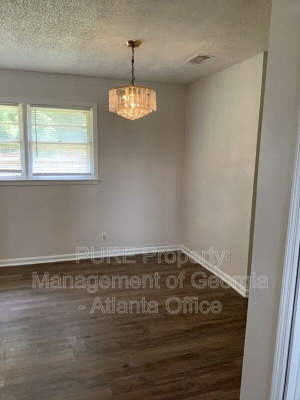 314 Sterling St - Photo 5 of 23