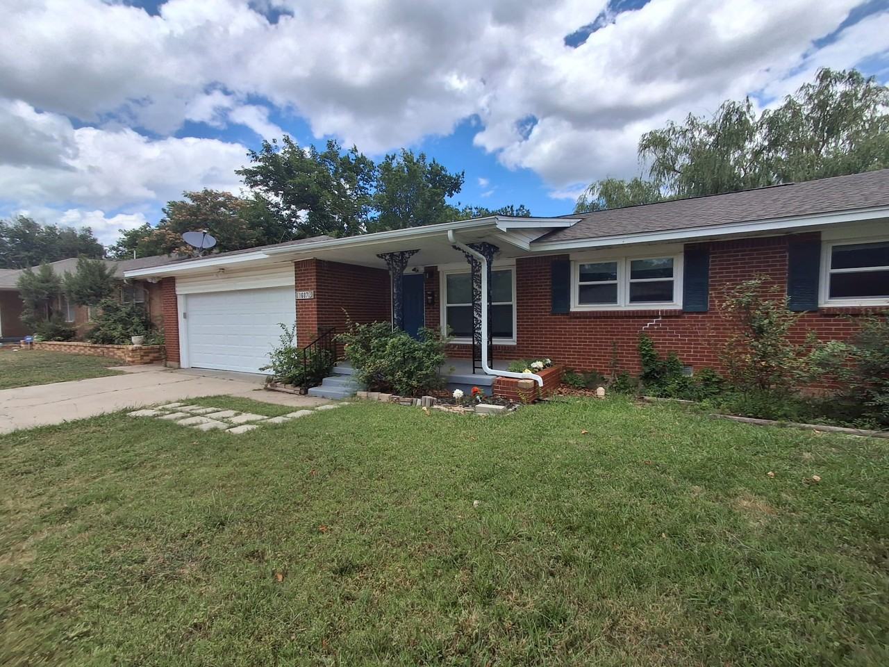 1607 Nw 27th St #1 - Photo 2 of 15
