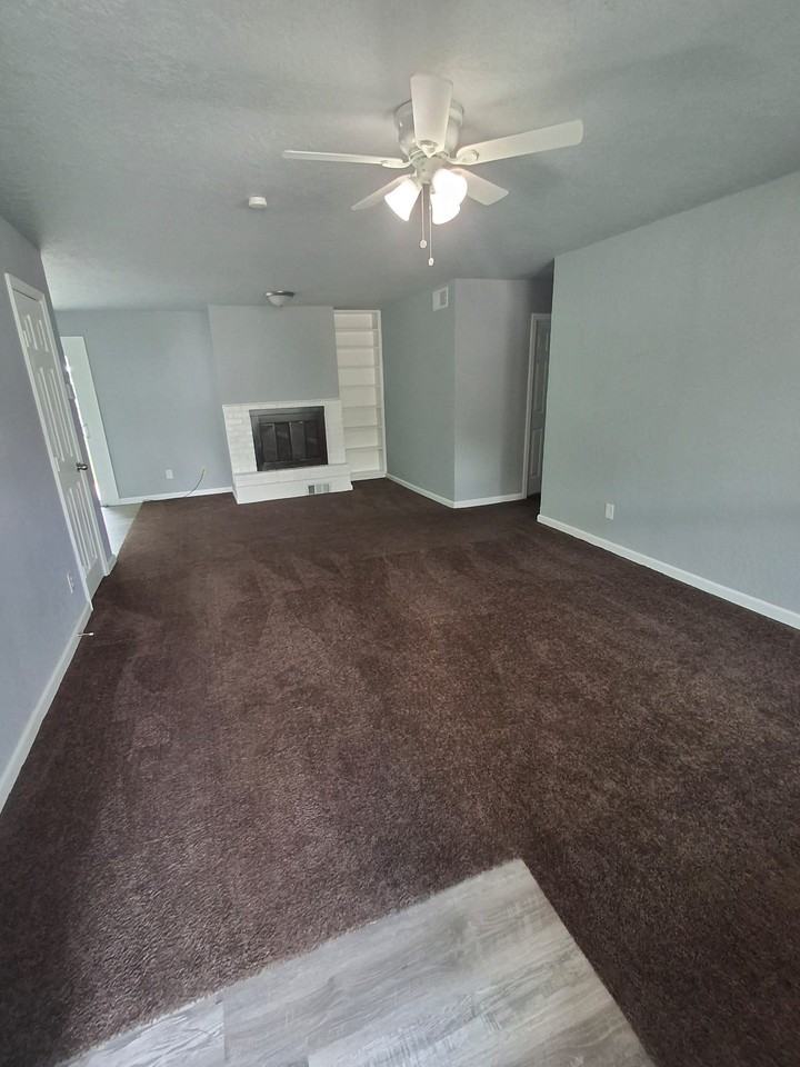 1607 Nw 27th St #1 - Photo 4 of 15