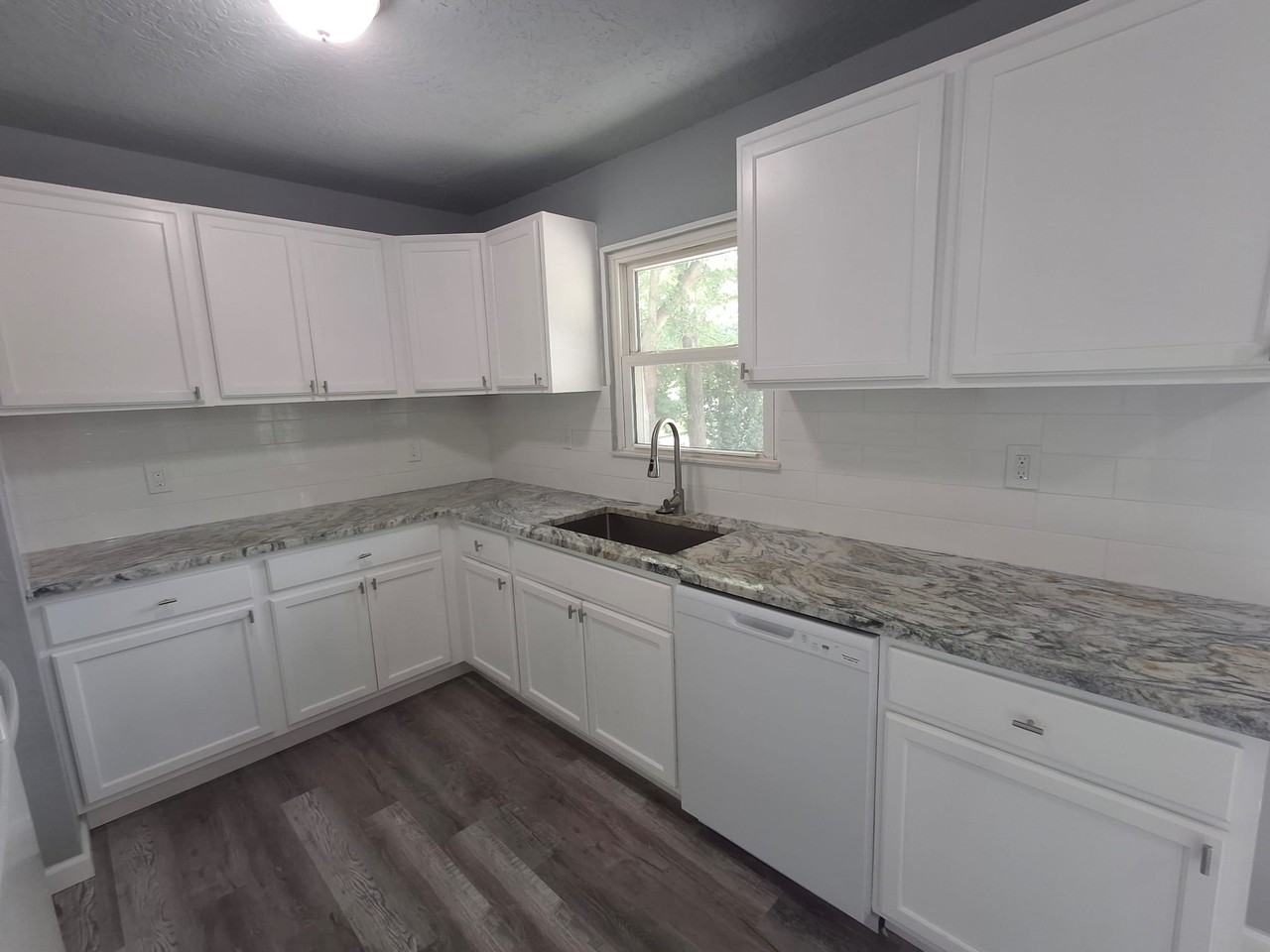 1607 Nw 27th St #1 - Photo 6 of 15