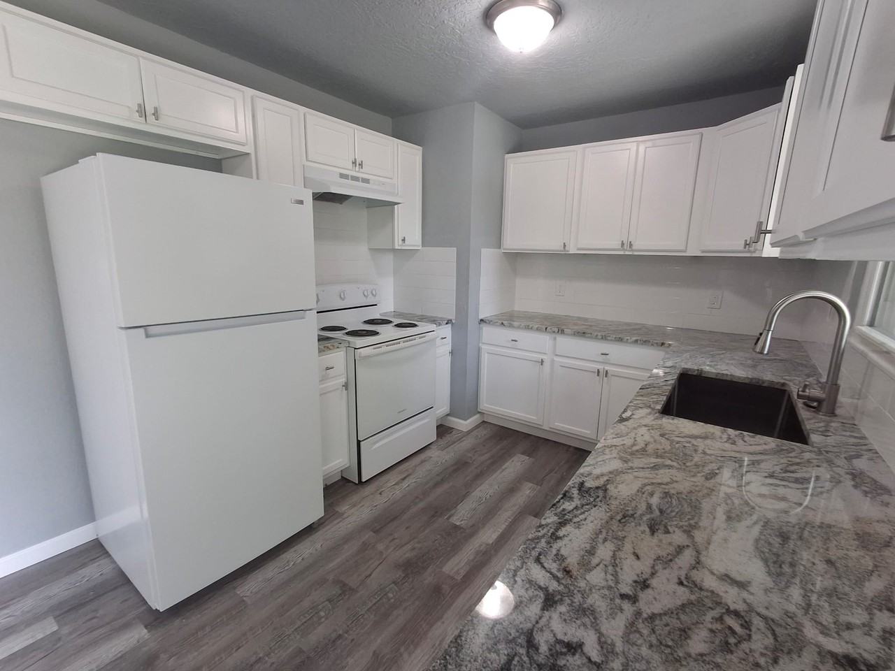 1607 Nw 27th St #1 - Photo 7 of 15