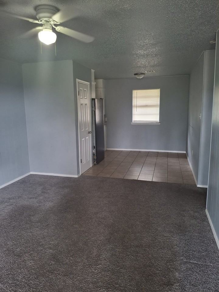 1912 Sw 24th St #1 - Photo 2 of 11