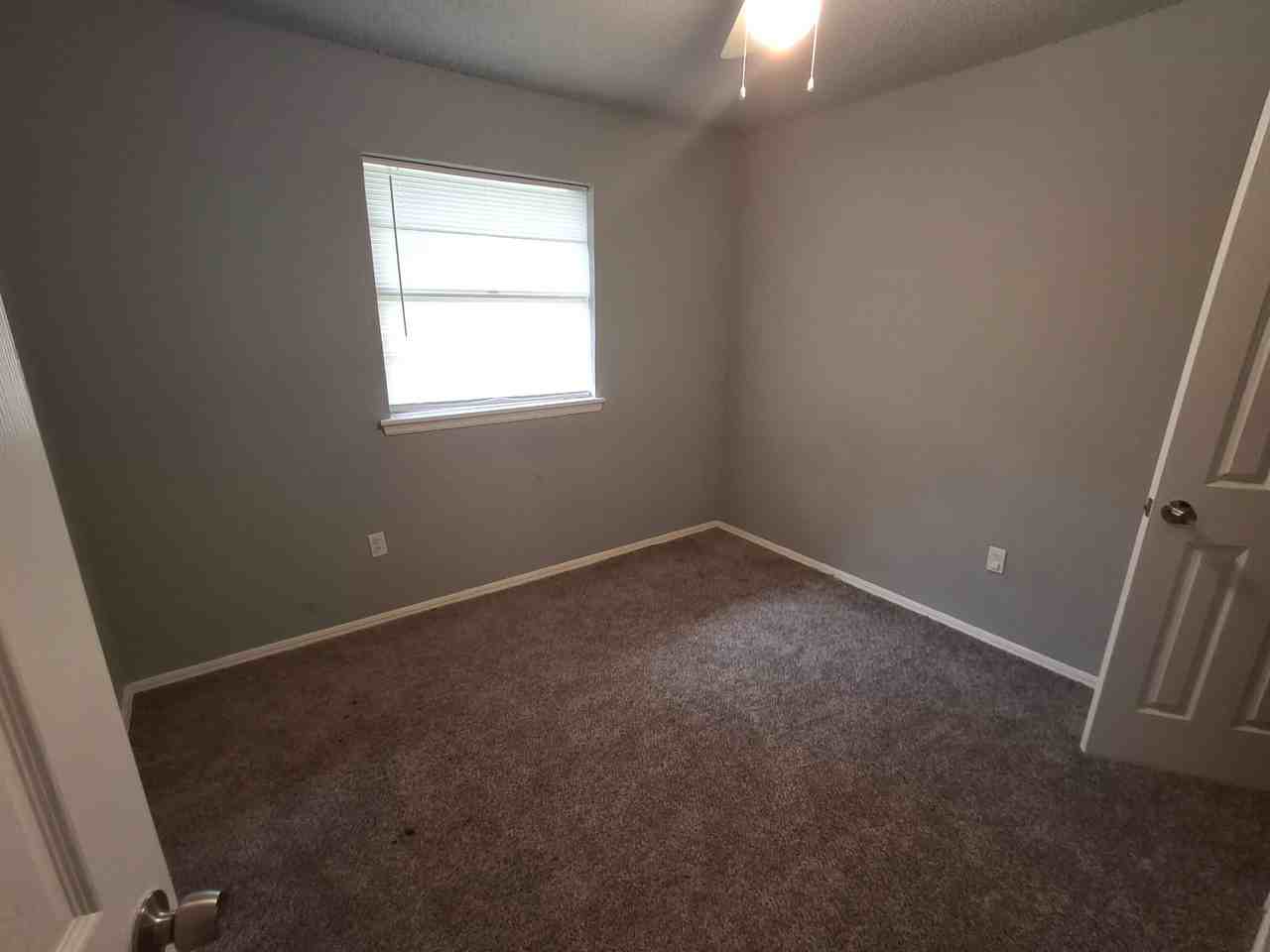 1912 Sw 24th St #1 - Photo 4 of 11