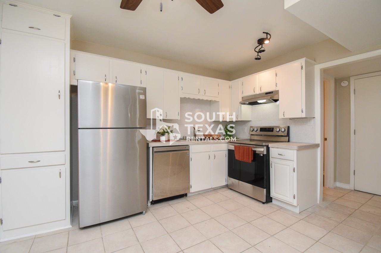 308 Westwood St #A - Photo 3 of 8