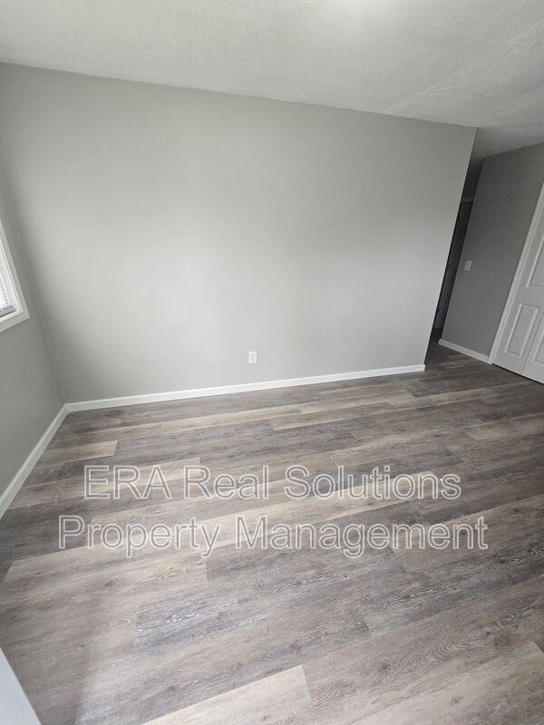 944 Leona Ave - Photo 2 of 13