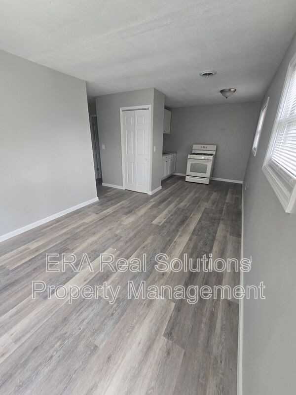 944 Leona Ave - Photo 3 of 13