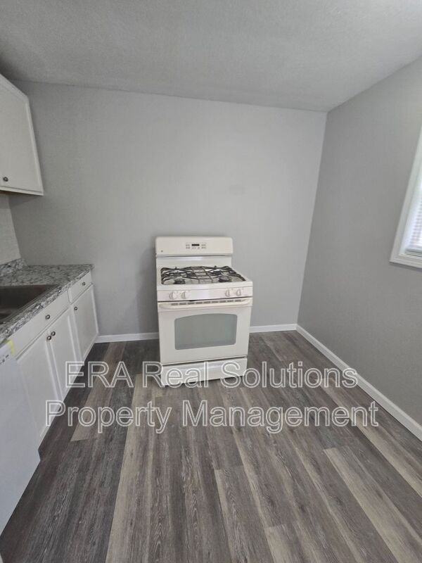 944 Leona Ave - Photo 4 of 13