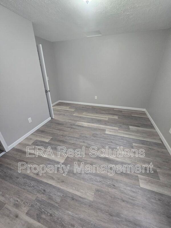 944 Leona Ave - Photo 6 of 13