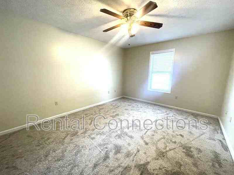 712 Joseph Ln - Photo 2 of 5