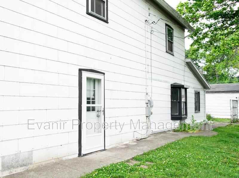 126 N Walnut St - Photo 4 of 32