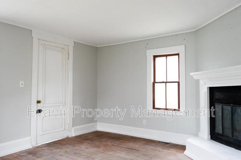 126 N Walnut St - Photo 7 of 32