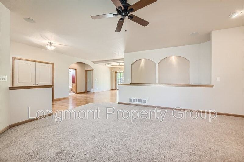 6288 Sage Ave - Photo 3 of 23