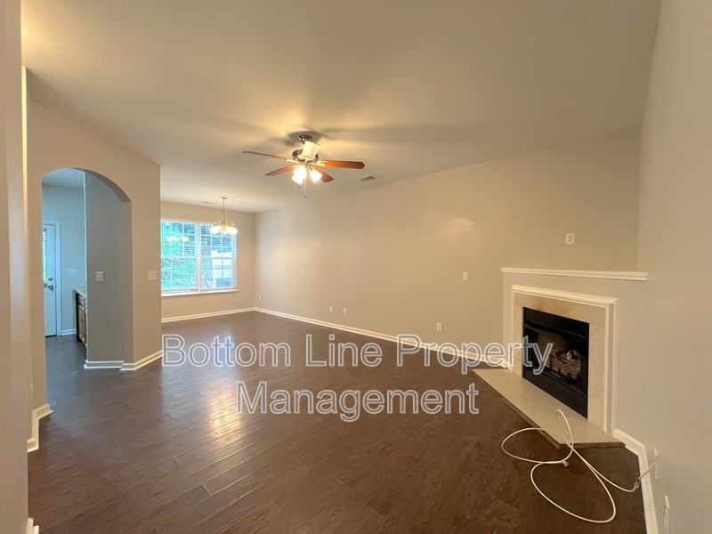 7637 Abigail Glen Dr - Photo 4 of 29